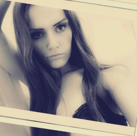 Meet your Posher, Kelsy - Picture 2 of 2